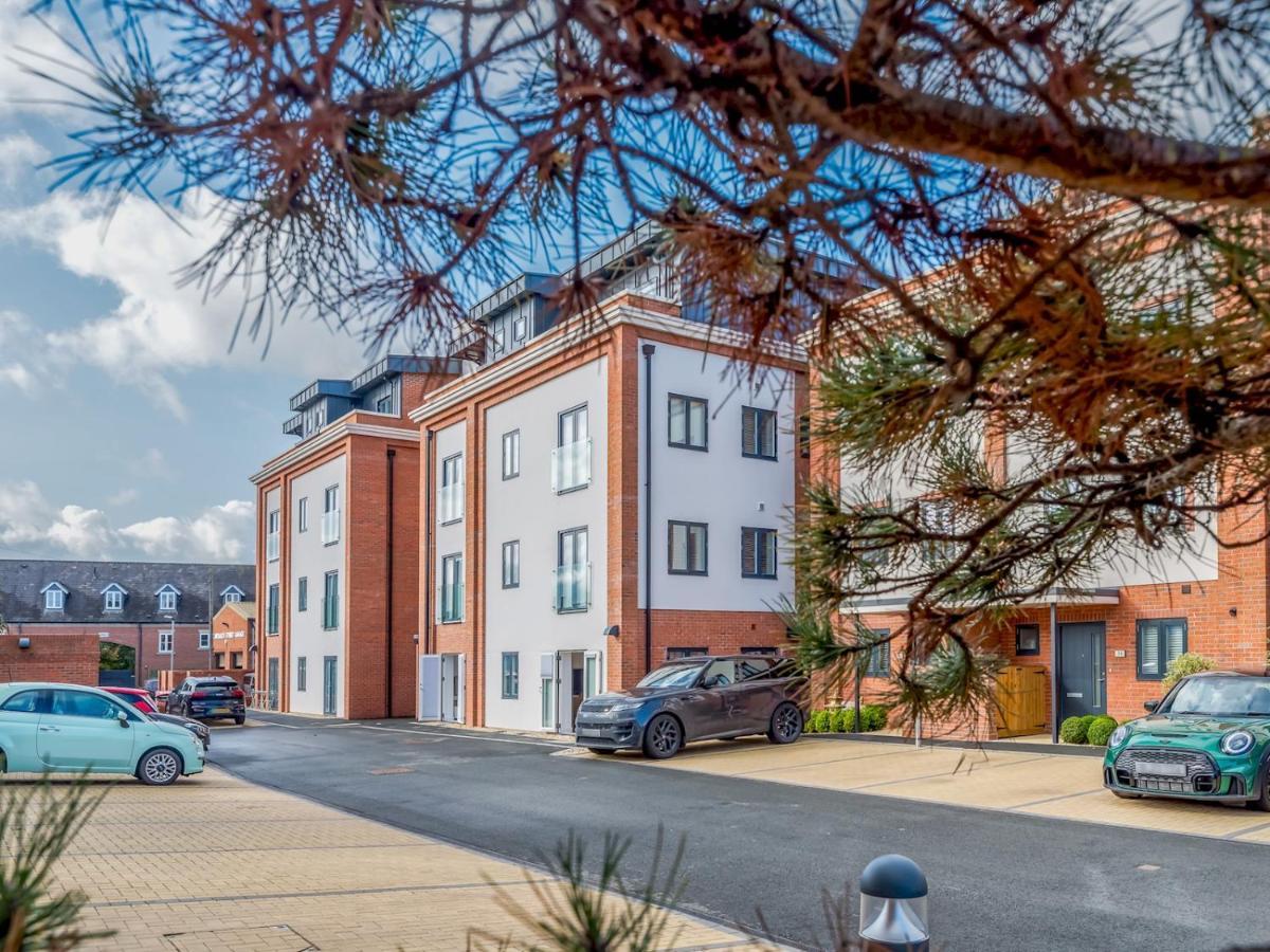 Pass The Keys Contemporary Apartment With Secure Parking Shrewsbury Exterior foto